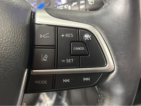 Used 2023 Toyota Highlander XLE image 27