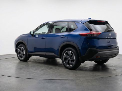 Used 2025 Nissan Rogue SV image 6