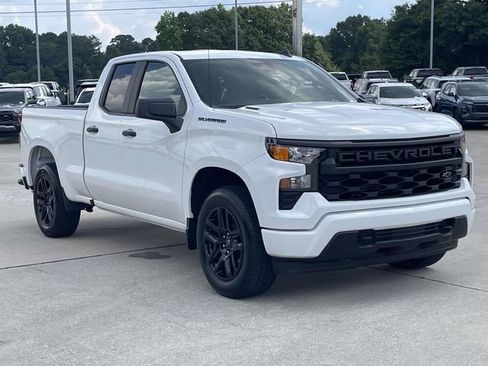 Used 2026 Chevrolet Silverado 1500 Custom w/ LPO, Dark Essentials Package RWD image 5