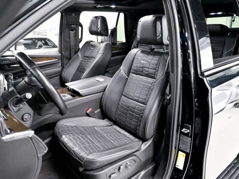 Used 2024 Cadillac Escalade Premium Luxury Platinum AWD/4WD image 7