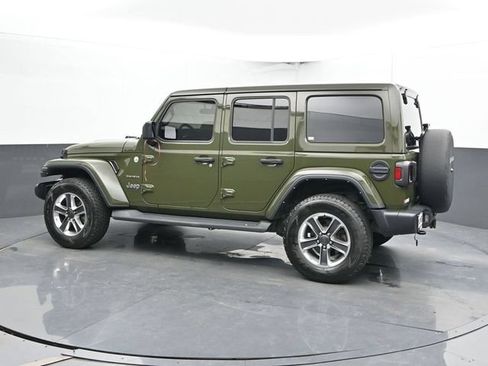 Used 2021 Jeep Wrangler Unlimited Sahara w/ Dual Top Group AWD/4WD image 9