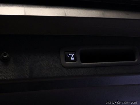 Used 2022 Toyota Sienna XLE FWD image 28