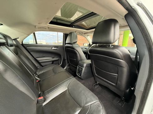 Used 2020 Chrysler 300 Limited image 26