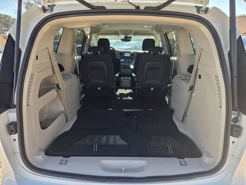 Used 2023 Chrysler Voyager LX image 7