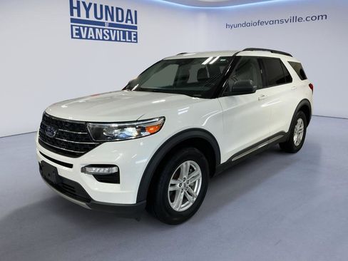 Used 2022 Ford Explorer XLT w/ Equipment Group 202A AWD/4WD image 2