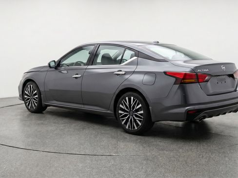 Used 2025 Nissan Altima 2.5 SV FWD image 6