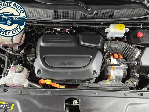 Used 2024 Chrysler Pacifica Limited FWD image 43