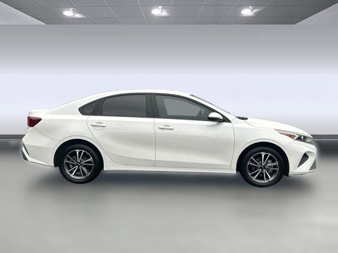 Used 2022 Kia Forte LXS w/ LXS Technology Package image 7