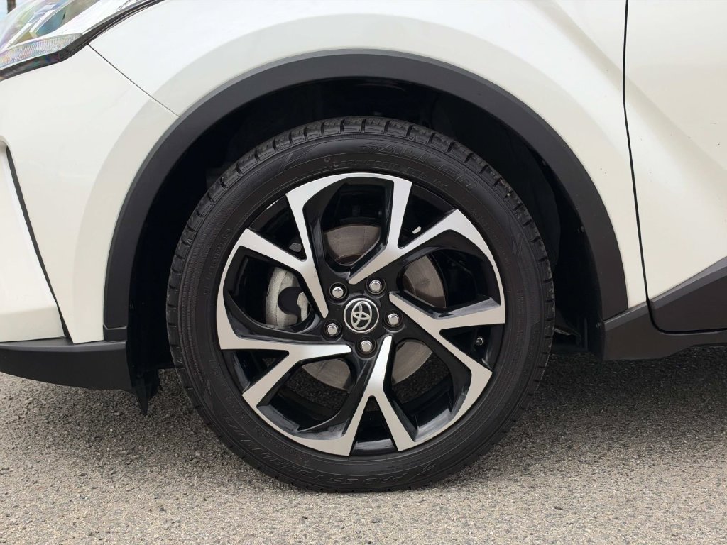 Used 2021 Toyota C-HR XLE FWD image 28