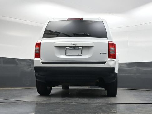 Used 2015 Jeep Patriot Latitude FWD image 36