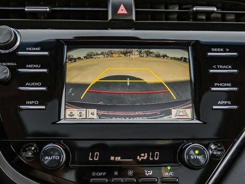 Used 2018 Toyota Camry XLE image 21