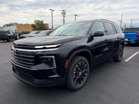 New 2026 Chevrolet Traverse LT w/ Sun and Wheel Package FWD image 3