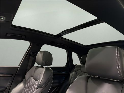 Used 2023 Audi SQ5 Prestige w/ Prestige Package image 28