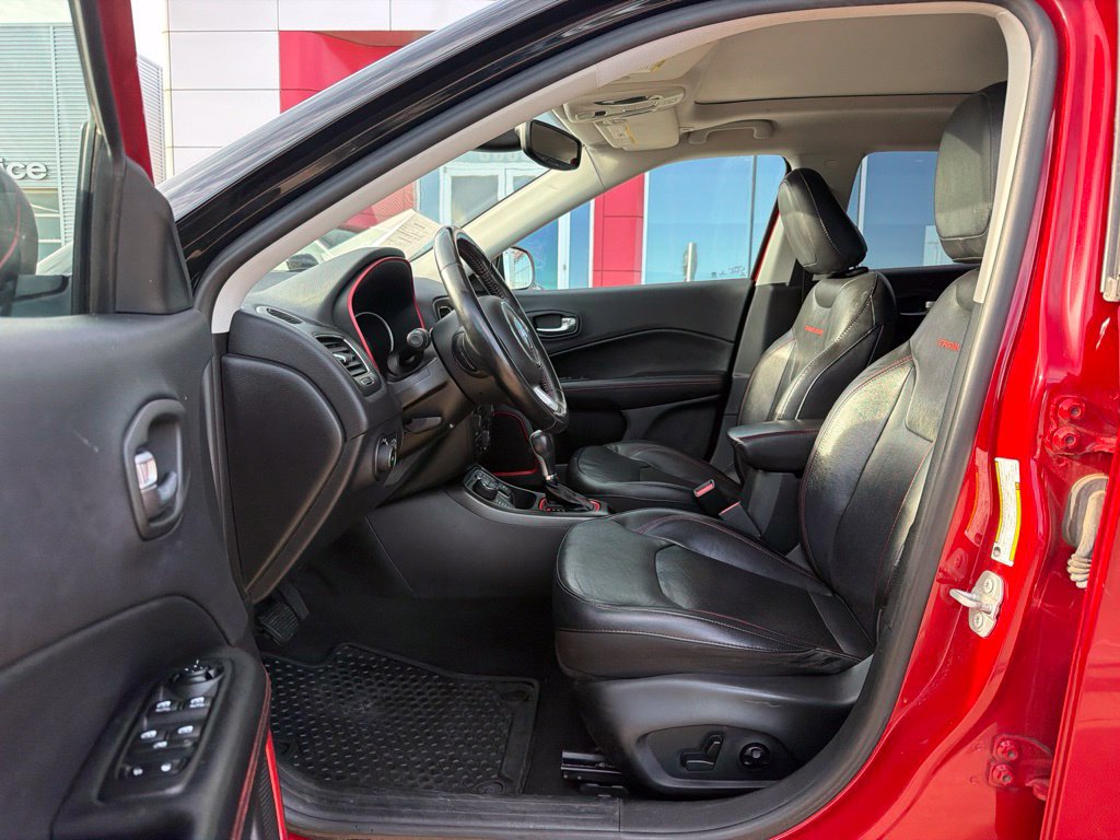 Used 2018 Jeep Compass Trailhawk w/ Leather Interior Group AWD/4WD image 15