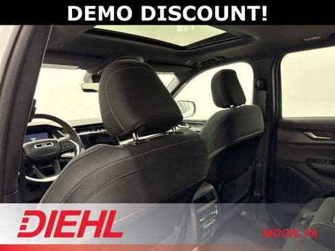 New 2025 Jeep Grand Cherokee Laredo X w/ Luxury Tech Group I image 18