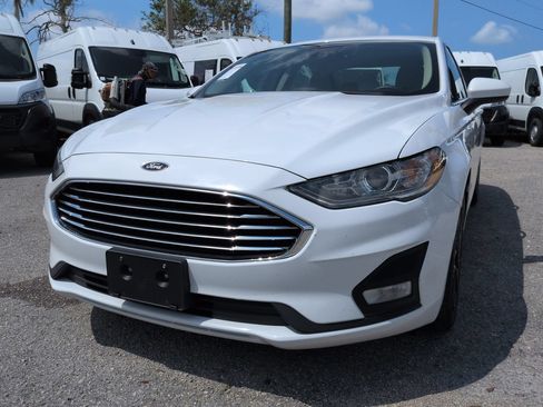 Used 2019 Ford Fusion SE w/ Equipment Group 151A FWD image 9