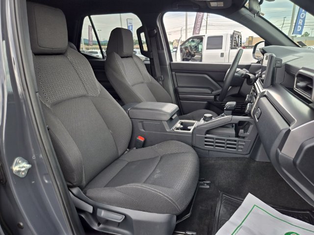 Used 2025 Toyota 4Runner SR5 AWD/4WD image 17