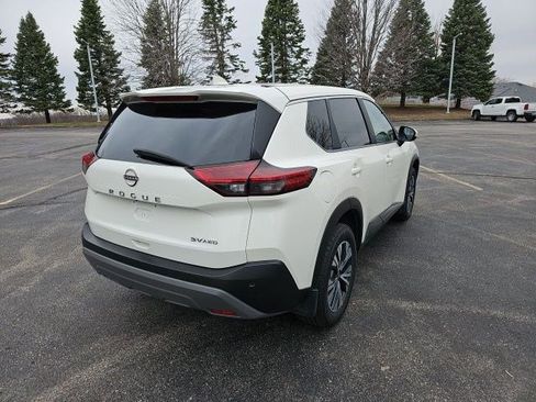 Used 2023 Nissan Rogue SV image 5