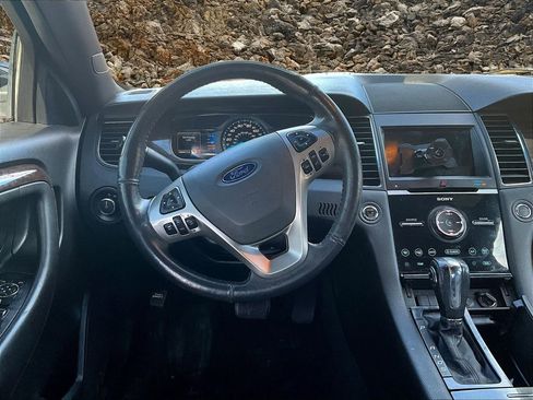 Used 2018 Ford Taurus Limited image 4