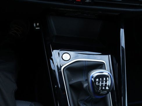 Certified 2024 Volkswagen Golf R image 32