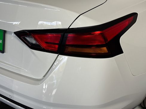 Used 2025 Nissan Altima 2.5 SV image 34