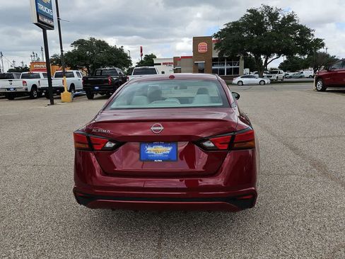 Used 2025 Nissan Altima 2.5 SV FWD image 7