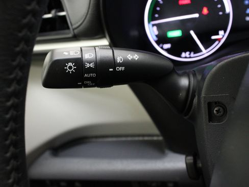 Used 2024 Toyota Sienna Limited FWD image 27