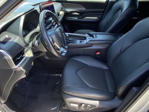 Certified 2025 Toyota Grand Highlander FWD image 27