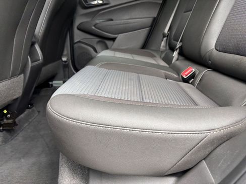 Used 2025 Chevrolet Trax LT FWD image 25