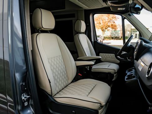 Used 2025 Mercedes-Benz Sprinter 3500 image 43