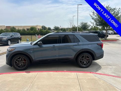 Used 2025 Ford Explorer ST AWD/4WD image 2