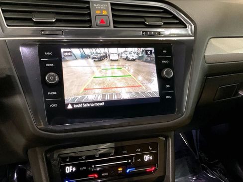 Used 2022 Volkswagen Tiguan SE AWD/4WD image 26