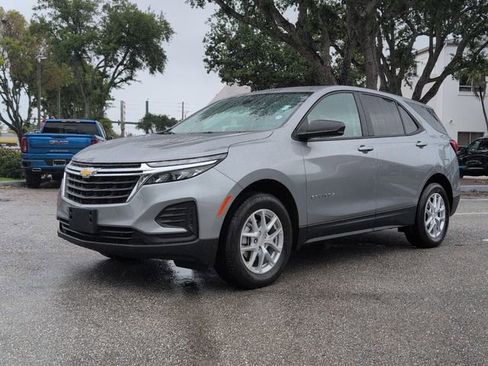 Used 2023 Chevrolet Equinox LS w/ LS Convenience Package image 3