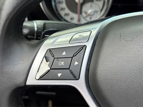 Used 2013 Mercedes-Benz SLK 250 image 45