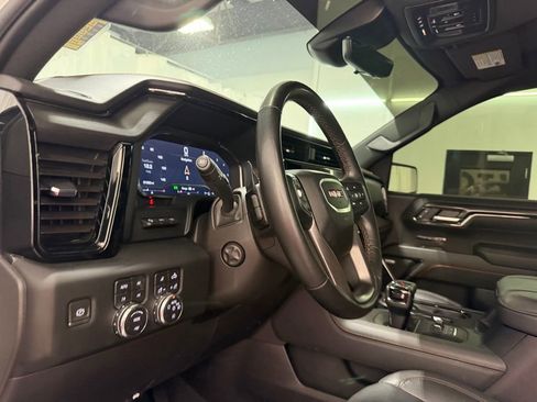 Used 2024 GMC Sierra 1500 AT4 w/ Technology Package AWD/4WD image 11