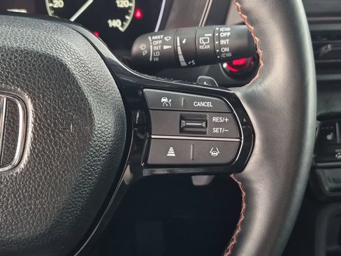 Used 2025 Honda Pilot TrailSport image 18
