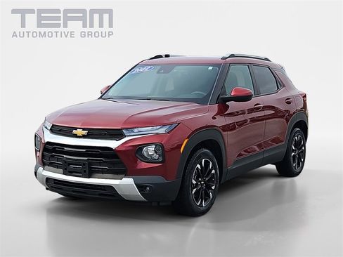 Used 2022 Chevrolet TrailBlazer LT w/ Confidence II Package image 3