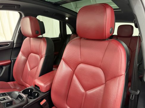 Certified 2023 Porsche Macan S AWD/4WD image 5
