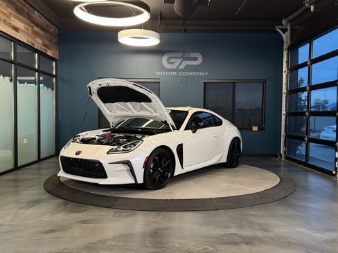 Used 2022 Toyota GR86 Premium RWD image 23