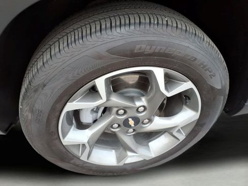 Used 2025 Chevrolet Trax LT FWD image 9