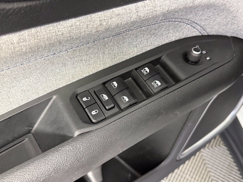 Used 2023 Jeep Compass Latitude AWD/4WD image 21