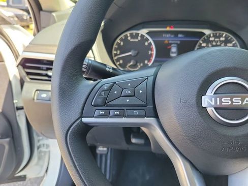 Used 2025 Nissan Altima 2.5 SV FWD image 13