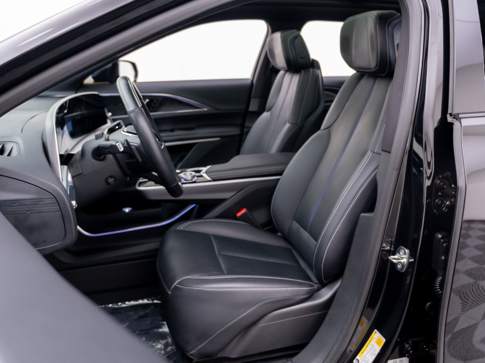 Used 2024 Cadillac Lyriq Sport w/ LPO, Floor Liner Package AWD/4WD image 19