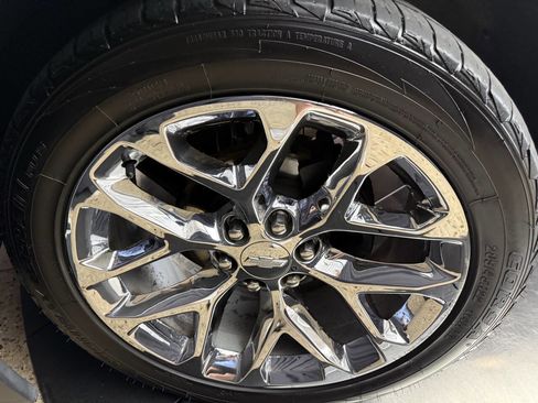 Used 2017 Chevrolet Suburban Premier AWD/4WD image 33