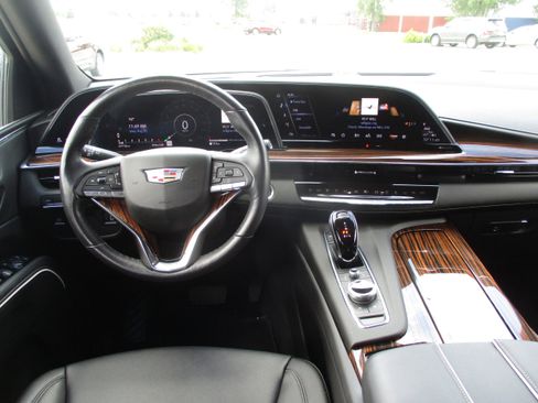 Used 2024 Cadillac Escalade Luxury RWD image 14