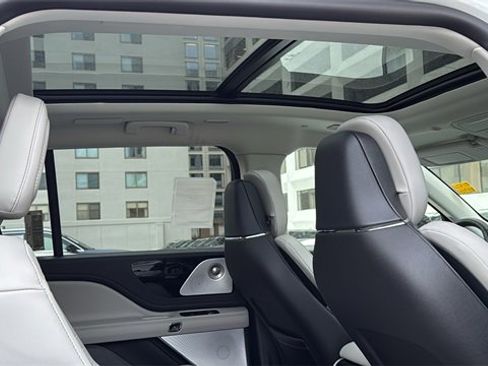 New 2026 Lincoln Aviator Reserve image 5