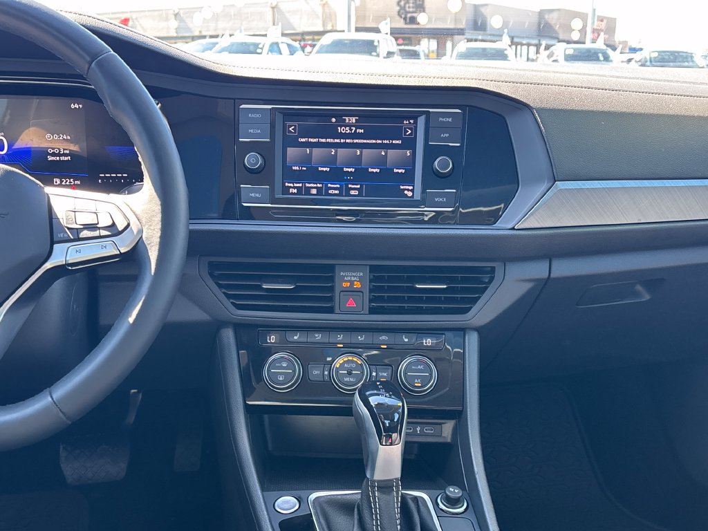 Used 2024 Volkswagen Jetta SE w/ Panoramic Sunroof Package FWD image 20