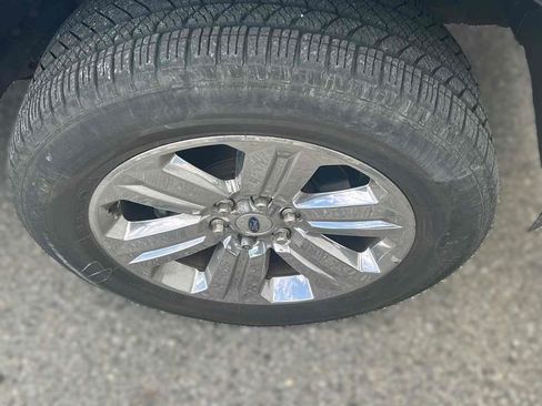 Used 2018 Ford F150 Lariat w/ Equipment Group 502A Luxury image 13