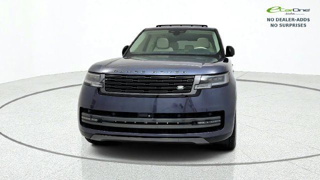 Used 2024 Land Rover Range Rover SE AWD/4WD image 2