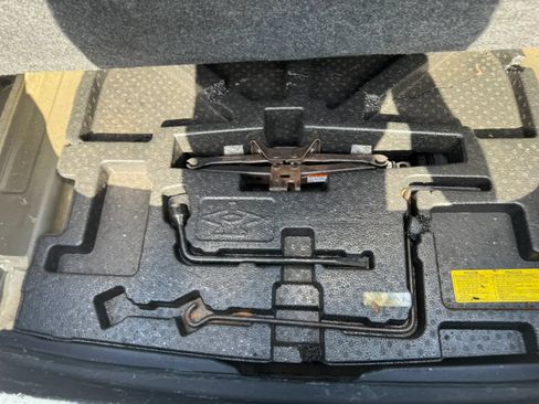 Used 2015 Toyota Camry SE FWD image 19